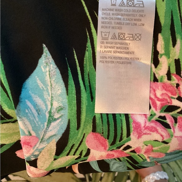 Belle by Kim Gravel Floral V-Neck Blouse Size 3X - Picture 6 of 8